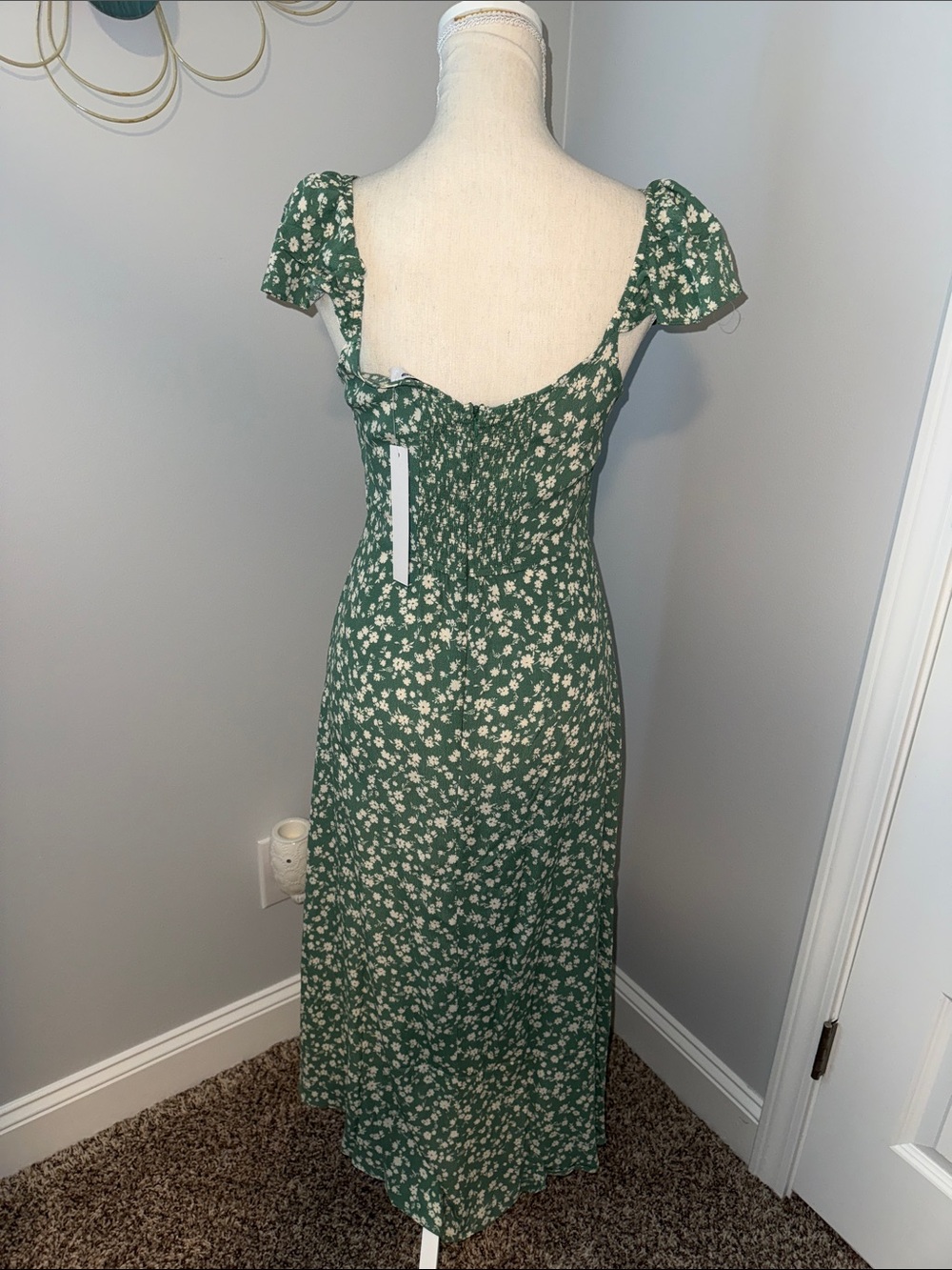 Floral Green Midi Dress with Sweetheart Neckline - Picture 4 of 7